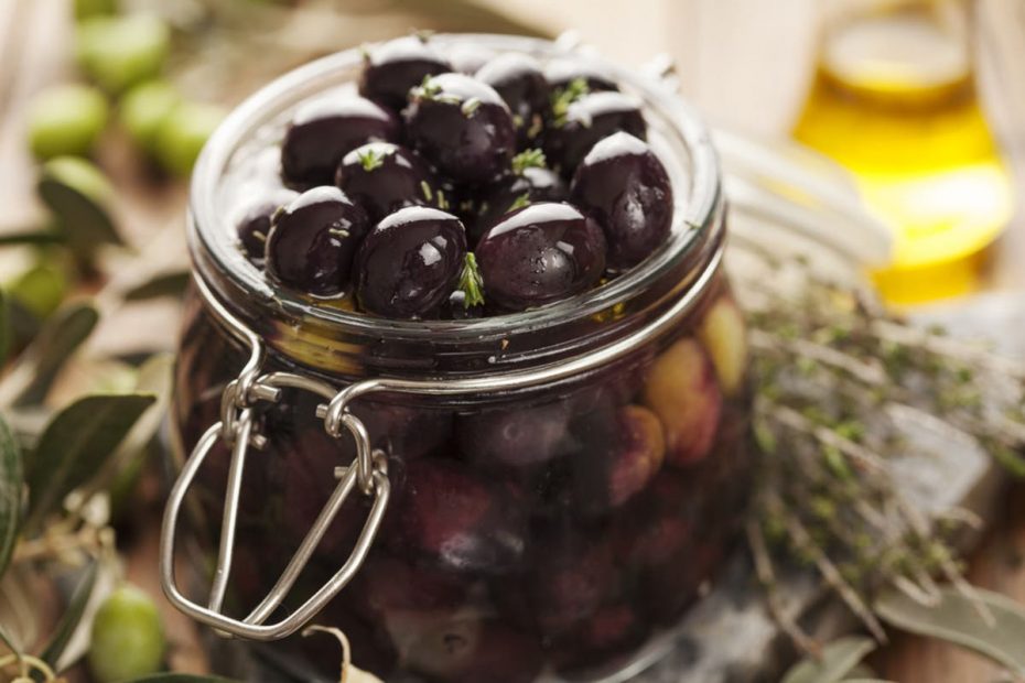 Olive nere in salamoia fatte in casa: la ricetta completa | Frantoio