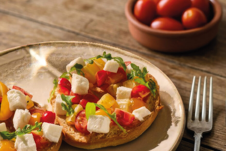 Frisella con pomodorini datterini e Olio Monocultivar Itrana del Frantoio Porto di Mola
